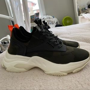 STEVE MADDEN CAMO SNEAKERS!!!